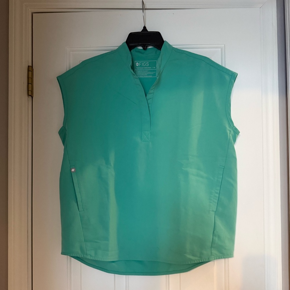 Figs Women's surgical green tunic top
